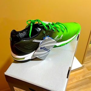New in Box ASICS Mens Sneakers, size 10